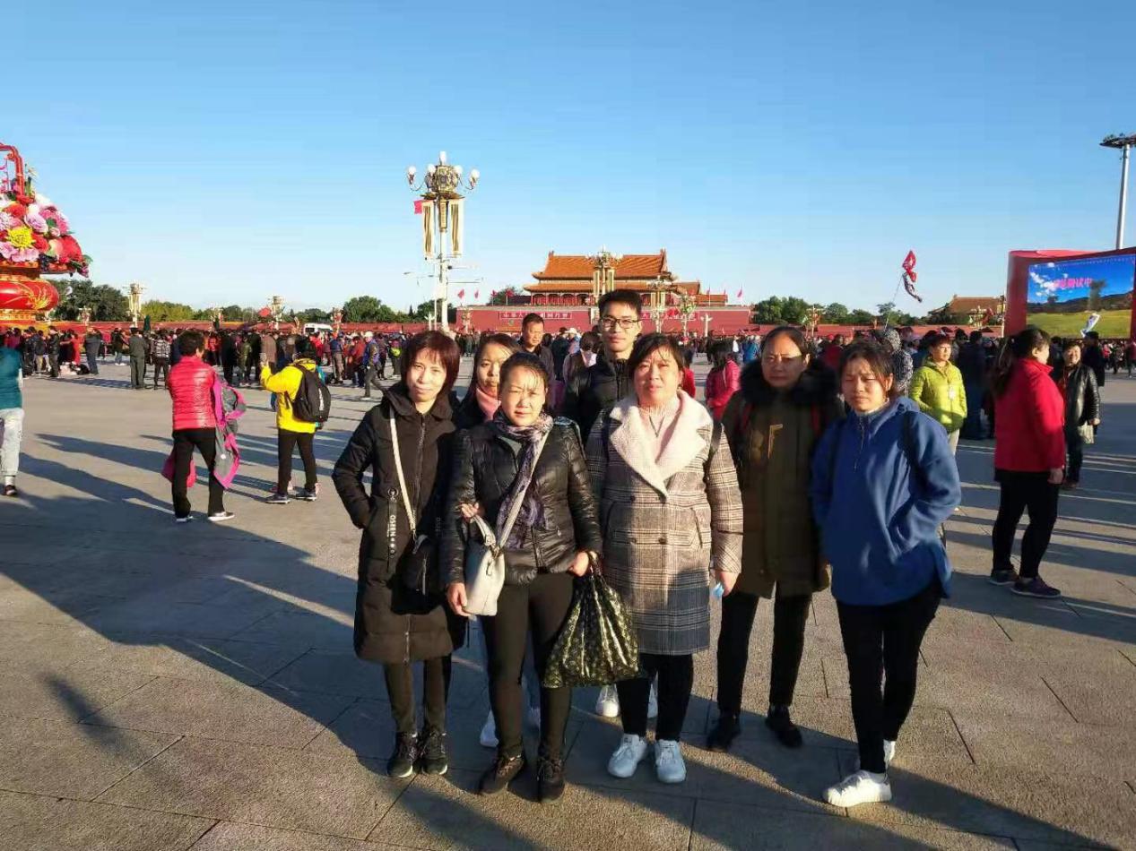 Crossing the Five Years of Love with Wind and Rain, Hand in Hand to Enjoy the Scenery of Yanjing